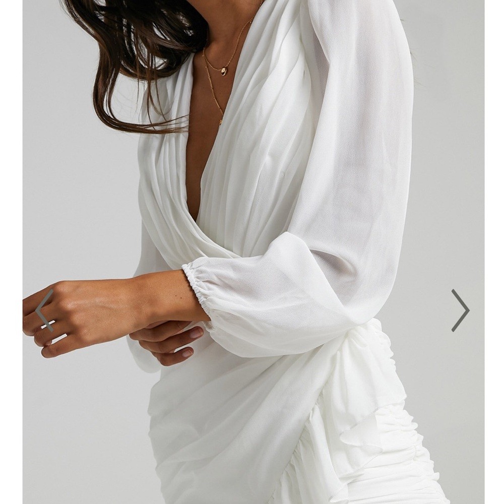 NWT Showpo Can I Be Your Honey mini - Plunge Balloon Sleeve Dress